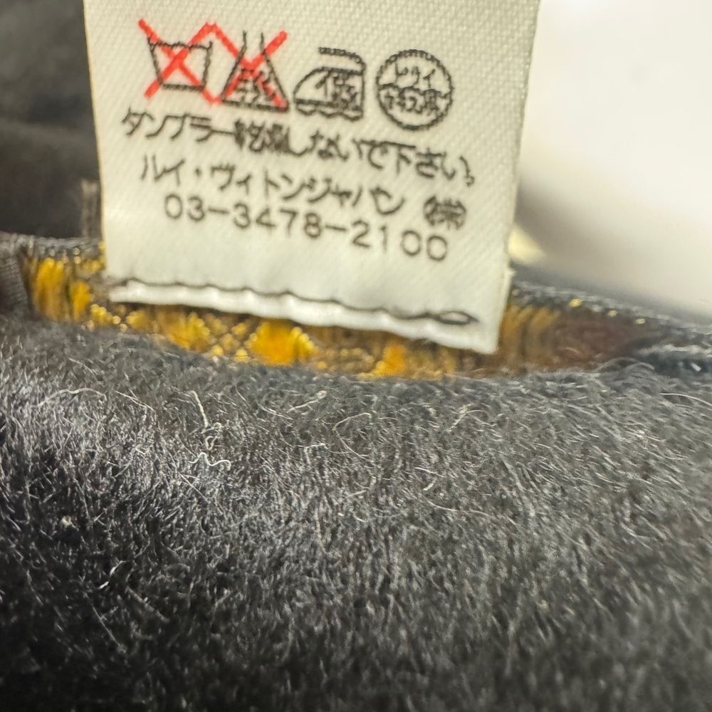 Louis Vuitton Black and Gold 100% Cashmere Large Logo Shawl Wrap Stole Auth - Picture 15 of 16